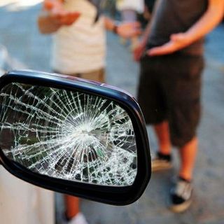 Attenzione alla truffa dello specchietto: denunciati due fratelli
