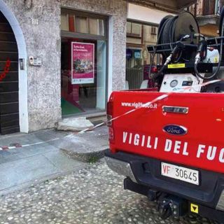 Gattinara: Crolla un pezzo di balcone, I Vigili del Fuoco intervengono