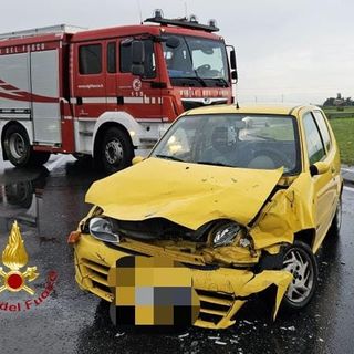 Vercelli, incidente sulla tangenziale Ovest, un ferito in ospedale