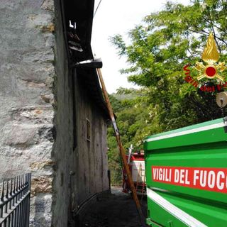 Varallo, a fuoco un'abitazione