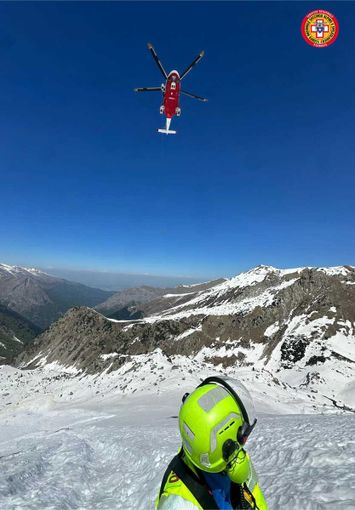 Dal nord ovest: Scialpinista precipita sul Monte Marguareis nel cuneese, intervento del Soccorso Alpino e recupero in elicottero Dal nord ovest: Scialpinista precipita sul Monte Marguareis nel cuneese, intervento del Soccorso Alpino e recupero in elicottero