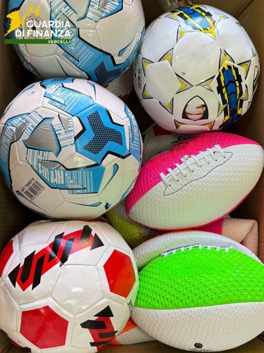 Sequestrati oltre 7.700 prodotti non conformi e sanzioni per acquisti di merce contraffatta online Sequestrati oltre 7.700 prodotti non conformi e sanzioni per acquisti di merce contraffatta online