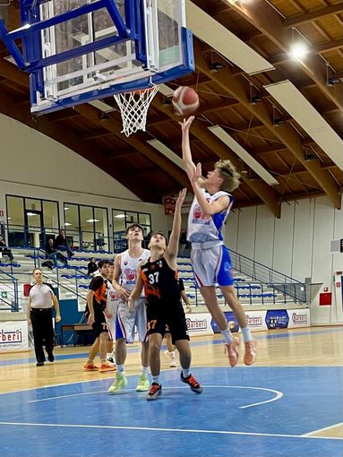 L’Under 19 di Valsesia Basket travolge il New Basket Team 74-43: Bevilacqua sugli scudi con 23 punti