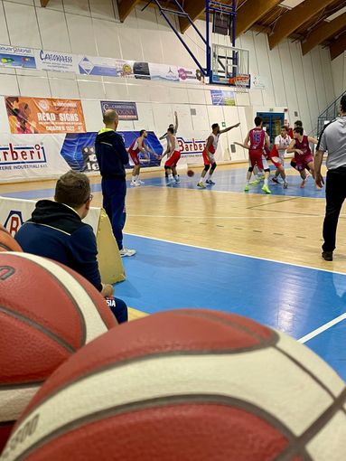 Borgosesia, grande rimonta della prima squadra: Valsesia Basket batte Livorno Ferraris 69-62