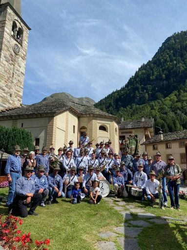 Alagna celebra un secolo di Alpini tra memoria, montagna e comunità