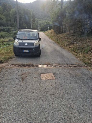 A Valmaggiore puliti griglie e tombini: proseguono i piccoli interventi di manutenzione