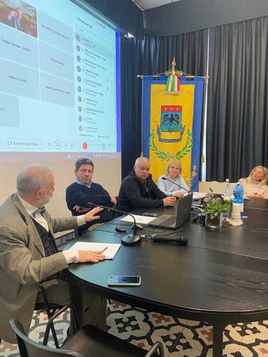 Proseguono gli incontri di Unione Montana con le Piccole e Medie Imprese Proseguono gli incontri di Unione Montana con le Piccole e Medie Imprese