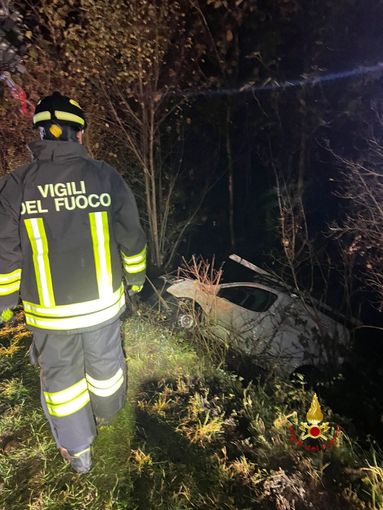 Serravalle: Finisce sbalzato fuori carreggiata dopo l'urto con un altro mezzo FOTO Serravalle: Finisce sbalzato fuori carreggiata dopo l'urto con un altro mezzo FOTO