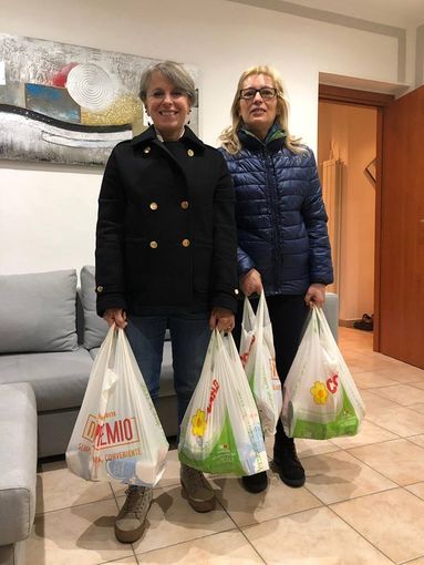 Borse della spesa offerte dalla Fondazione Buonanno