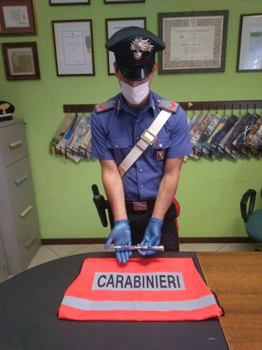 Santhià, tentato omicidio: 27enne accoltella il padre alla gola