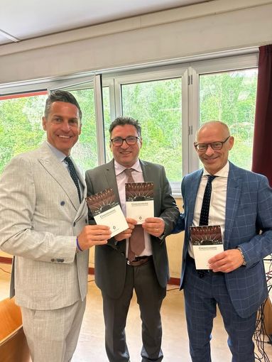 La costituzione in dono agli allievi delle scuole superiori di Borgosesia