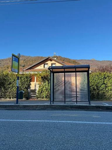 Quarona: Nuova pensilina alla fermata dell’autobus in zona Gibellino Quarona: Nuova pensilina alla fermata dell’autobus in zona Gibellino