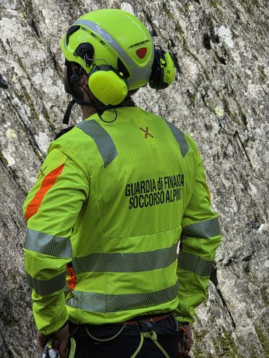 Monte Rosa, allarme valanghe in quota: elisoccorso e Guardia di Finanza salvano due sciatori inglesi e la guida Monte Rosa, allarme valanghe in quota: elisoccorso e Guardia di Finanza salvano due sciatori inglesi e la guida