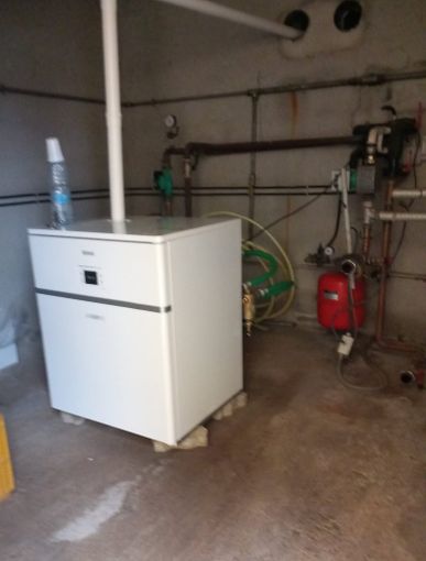 Terminati a Maggiora i lavori alla scuola e alla sede alpini Terminati a Maggiora i lavori alla scuola e alla sede alpini