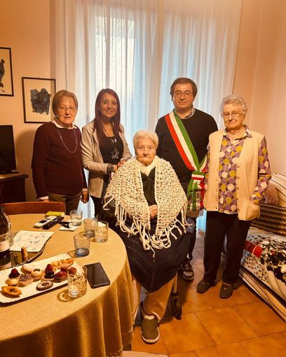 Romagnano Sesia festeggia i 102 anni di Iolanda Zanetta, gli auguri del Comune alla concittadina