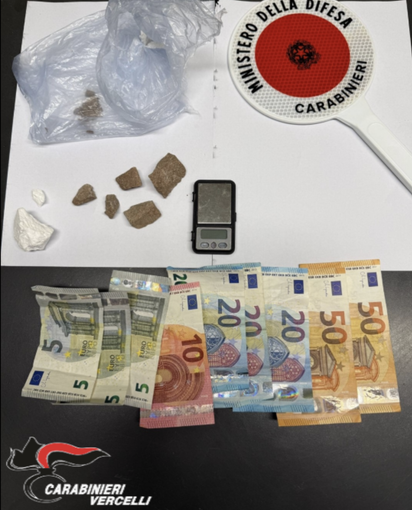 Santhà: non si fermano all'alt dei carabinieri. Presi, avevano cocaina e eroina
