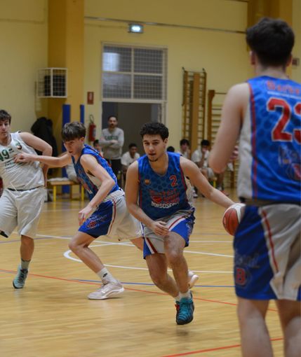 Valsesia Basket Under 19, rimonta sfiorata a Vercelli: i Rices vincono 64-57