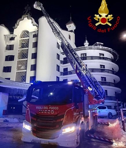 Scoppia un incendio in una stanza di hotel a Sestriere: evacuato il Principe di Piemonte