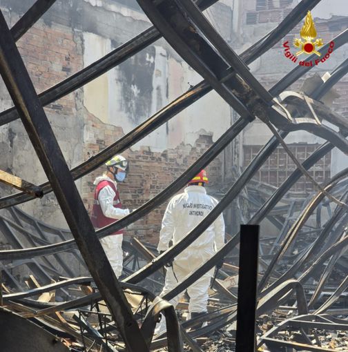 Casale Monferrato, incendio videoteca: sul posto anche i Vigili del Fuoco di Biella Casale Monferrato, incendio videoteca: sul posto anche i Vigili del Fuoco di Biella
