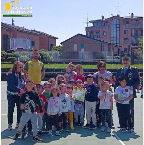 Sicurezza in montagna, gli studenti incontrano le Fiamme Gialle di Vercelli