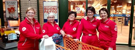Raccolta alimentari della Croce Rossa di Borgosesia Raccolta alimentari della Croce Rossa di Borgosesia