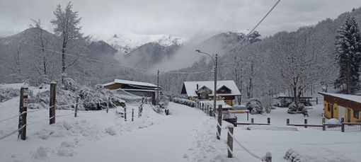 Varallo, una runner in allenamento si ferma ad ammirare la neve: “Uno spettacolo che cambia la città”