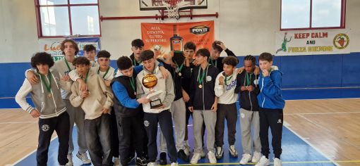 Una delle squadre premiate al Memorial Milanesi di Ghemme. Una delle squadre premiate al Memorial Milanesi di Ghemme.