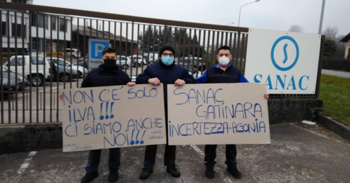 La protesta davanti alla sede SANAC