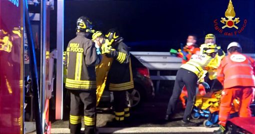Auto si scontra con mezzo pesante in autostrada a Alice Castello. Soccorsi intervengono Auto si scontra con mezzo pesante in autostrada a Alice Castello. Soccorsi intervengono