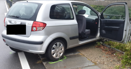 Pray, auto finisce contro il parapetto del ponte e resta in bilico (foto di repertorio)