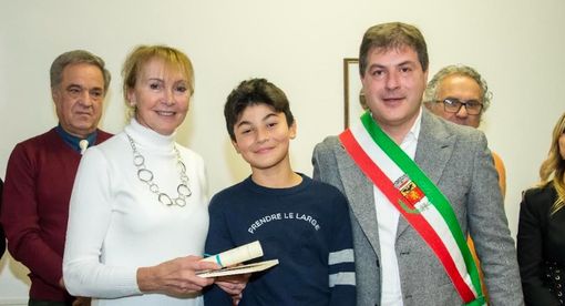 Consegnate le borse studio in memoria di Arnaldo Colombo Consegnate le borse studio in memoria di Arnaldo Colombo