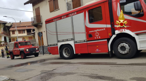 Tenta di allacciarsi abusivamente al contatore e causa un incendio Tenta di allacciarsi abusivamente al contatore e causa un incendio