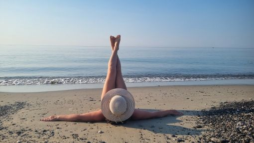 Lasciate ogni vestito, voi che entrate! Il 7 giugno è la Giornata mondiale del naturismo Lasciate ogni vestito, voi che entrate! Il 7 giugno è la Giornata mondiale del naturismo