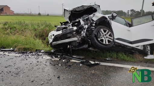 Frontale tra due auto a Brusnengo: tre feriti, uno in prognosi riservata