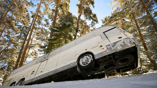 Cronaca dal Nord-ovest: pullman in bilico sulla scarpata, a bordo più di 30 studenti - Foto di repertorio. Cronaca dal Nord-ovest: pullman in bilico sulla scarpata, a bordo più di 30 studenti - Foto di repertorio.