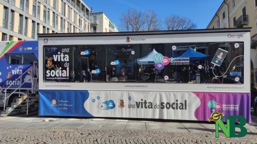 Una vita social: arriva a Vercelli la campagna della Polizia contro il cyberbullismo Una vita social: arriva a Vercelli la campagna della Polizia contro il cyberbullismo