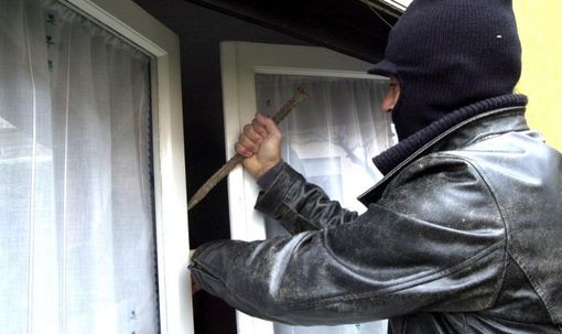 Sostegno: Non ci sono i proprietari e i ladri entrano in casa Sostegno: Non ci sono i proprietari e i ladri entrano in casa