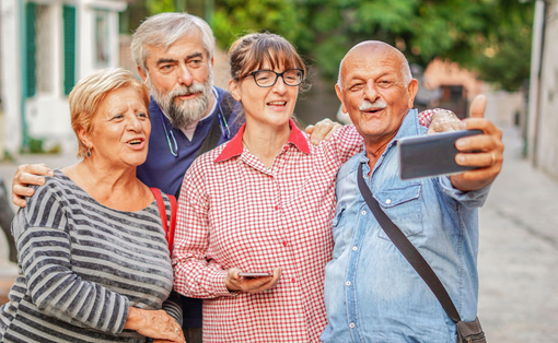 Invecchiamento attivo, online  l'avviso pubblico per l’assegnazione di contributi per iniziative
