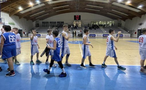 Barberi Valsesia Basket Academy trionfano contro Basket Santhià:  90 – 39 - Foto di Marte Deagostini.