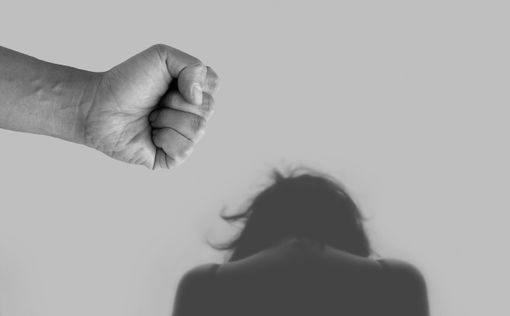 Anni di botte e persecuzioni, donna trova la forza di denunciare il marito e spedirlo in carcere Anni di botte e persecuzioni, donna trova la forza di denunciare il marito e spedirlo in carcere