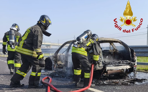 Auto a fuoco sull'A4, l'allarme scatta a Carisio
