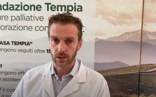 Giornata del sollievo: una mostra in piazza Cavour e un video dell’hospice di Gattinara, che ha appena introdotto la musicoterapia