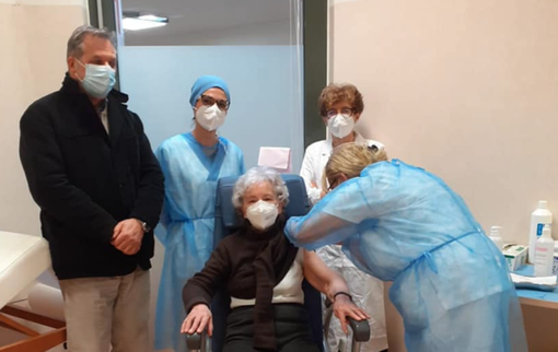 V-day per gli over 80: circa 200 dosi somministrate tra Vercelli e Borgosesia V-day per gli over 80: circa 200 dosi somministrate tra Vercelli e Borgosesia