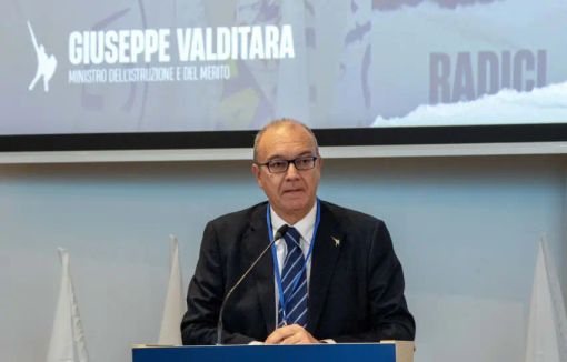 Valditara “Sul divieto uso dei social per under 16 decide il Parlamento”