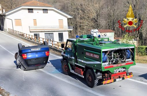 Incidente autonomo sulla Sp 77 a Cellio con Breia, intervengono i soccorsi Incidente autonomo sulla Sp 77 a Cellio con Breia, intervengono i soccorsi