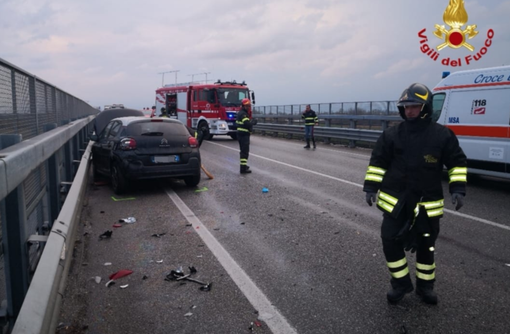 Scontro a BorgoVercelli: una persona bloccata tra le lamiere Scontro a BorgoVercelli: una persona bloccata tra le lamiere
