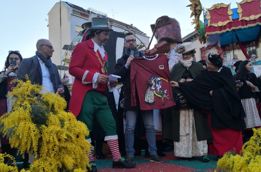 Borgosesia Calcio: “Aperta l’asta benefica delle maglie celebrative del Carnevale”. Borgosesia Calcio: “Aperta l’asta benefica delle maglie celebrative del Carnevale”.