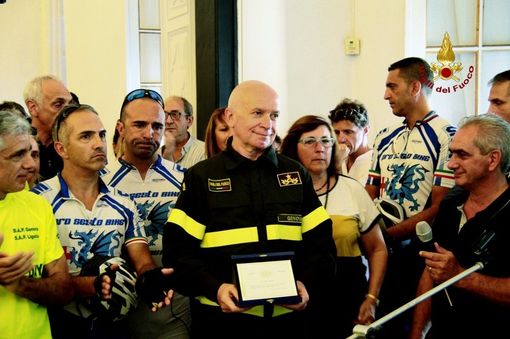 Anniversario Ponte Morandi: la targa donata ai Vigili del fuoco