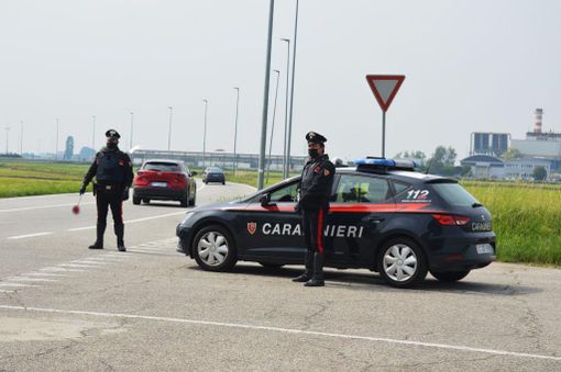 Non si fermano all'alt. Catturati dopo inseguimento, uno di loro era già ricercato Non si fermano all'alt. Catturati dopo inseguimento, uno di loro era già ricercato