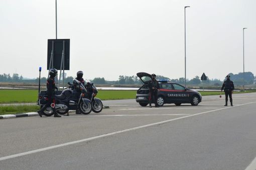 Prende a sprangate la ex moglie e il compagno, 41enne arrestato dai Carabinieri